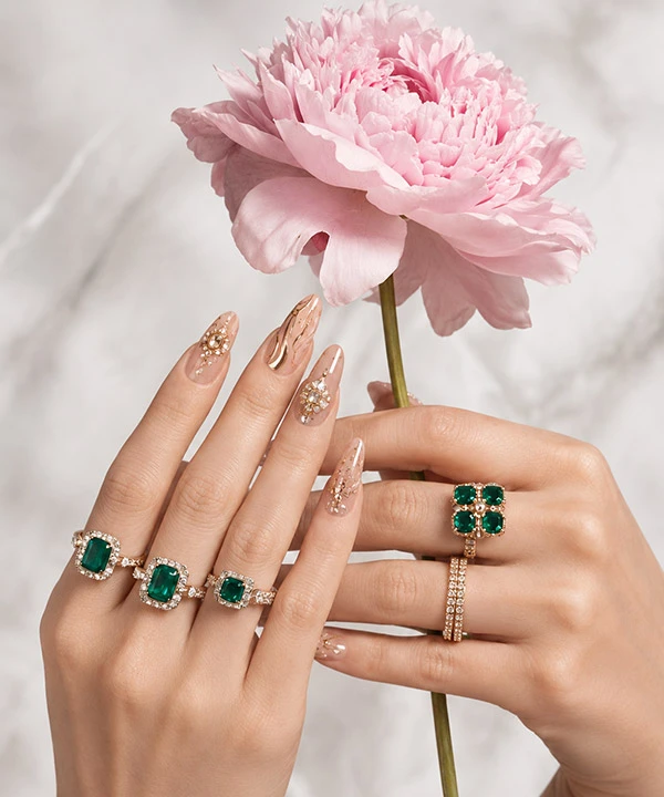 LUNOX NAIL LOUNGE